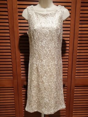 LESLIE FAY SEQUIN SLEEVELESS SHIFT DRESS.